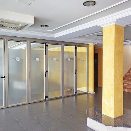 Hotel Villa Juanita Эль-Грове Экстерьер фото