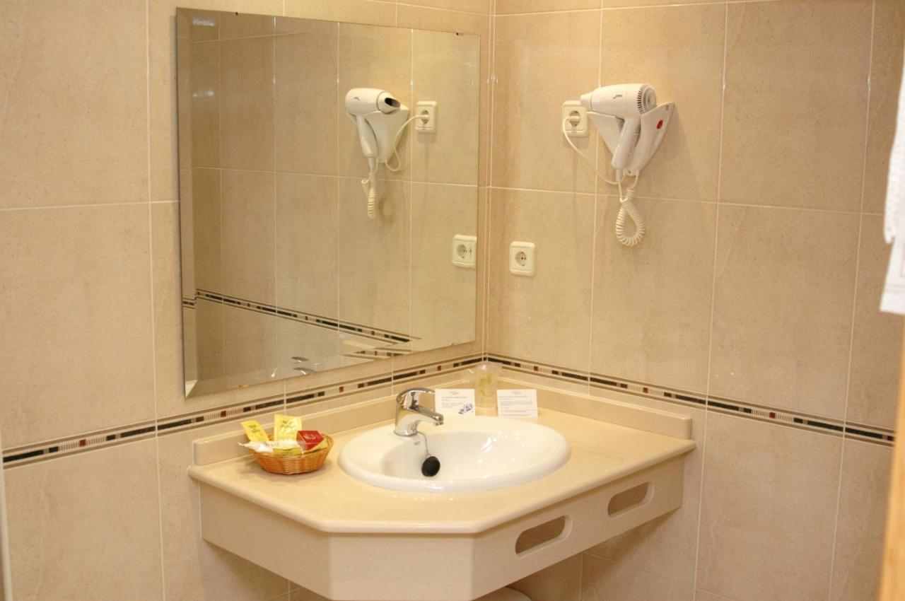 Hotel Villa Juanita Эль-Грове Экстерьер фото