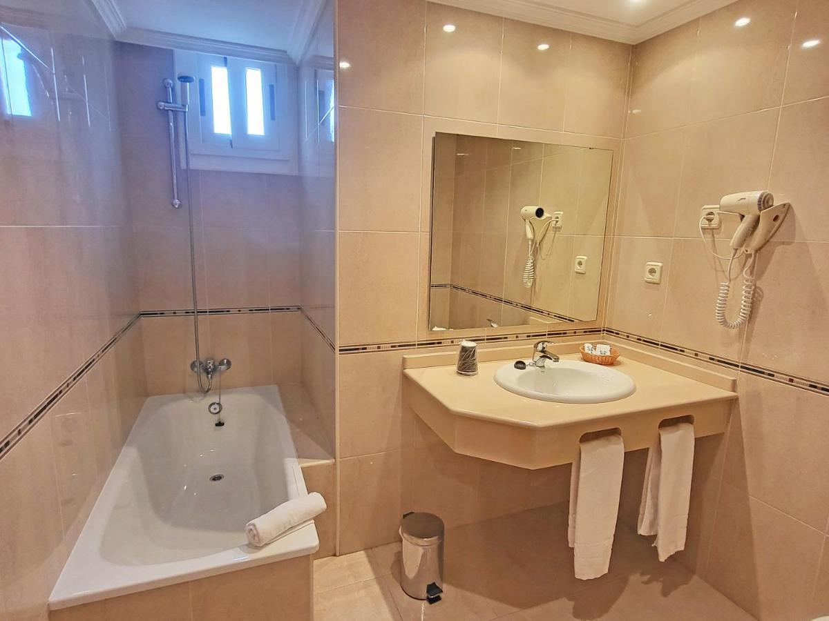 Hotel Villa Juanita Эль-Грове Экстерьер фото
